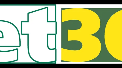 严守防线，关键球员固守阵地，对手替补球员担纲控球重任。